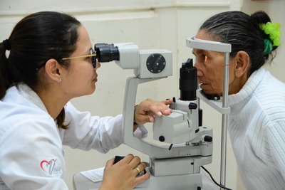 Anuncian cirugías de cataratas para pacientes de escasos recursos