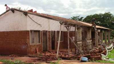 Jaguarete Forest: 180 alumnos no asistieron al primer día de clases porque su escuela no tiene techo