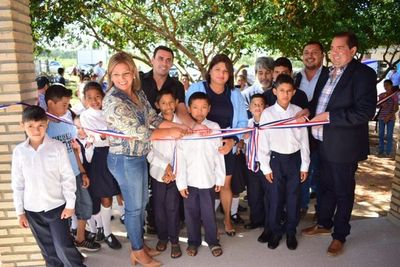 Inauguran aulas y pabellones en el departamento de Concepción