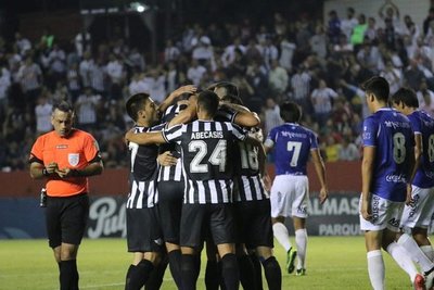 Libertad se impuso a Sol de América y se aferra a la cima
