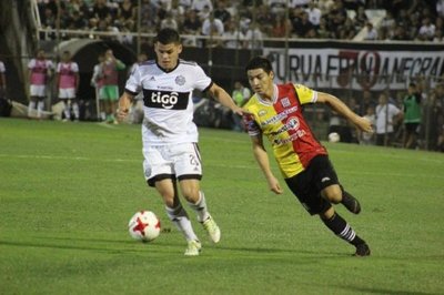 Olimpia, puntero e invicto, recibe a Deportivo Santaní