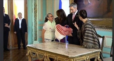 Gobierno entrega aportes a artesanas de todo el país