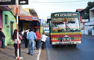 Fernando de la Mora con buses municipales para cubrir déficit de micros en horario nocturno