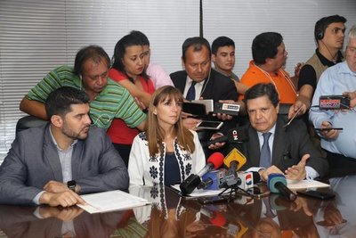 Altas autoridades acuerdan retirar de las calles a cuidacoches y limpiavidrios, y darles opción de capacitación y de trabajo