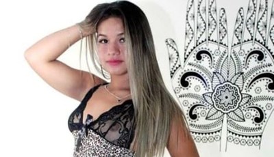 "La bebecita de la casa" hace toples invitando a su cumpleaños