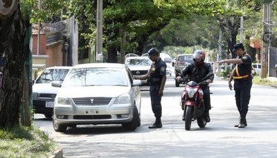 Diputado sostiene que barreras policiales son para perjudicar a los humildes y no para prevenir crímenes