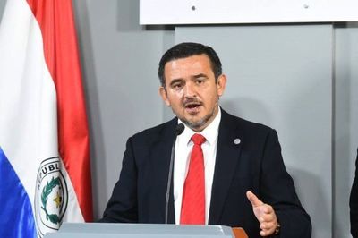 Eduardo Petta pidió perdón por los errores en libros, por sus expresiones y carácter