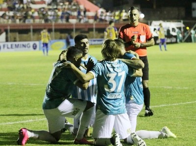 Flechazo del Aborigen para acercarse a la cima