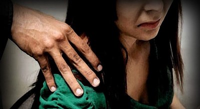 Modelo teen denuncia a empresario por "coacción sexual y violación"