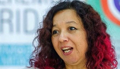 Activista feminista ridiculiza restricción de circulación por "coronavirus"