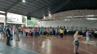 Criminal aglomeración de gente en el tinglado municipal de San Lorenzo