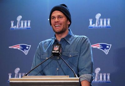 Brady firma con los Tampa Bay Buccaneers