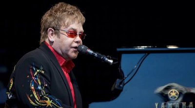 Elton John encabezará concierto benéfico por streaming