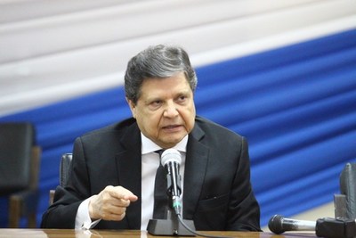 Comisarías no dan abasto por cantidad de demorados por violar la cuarentena, pero control será aun más estricto, dice Acevedo