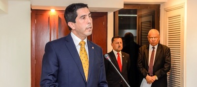 Siguen las restricciones para ingresar al país