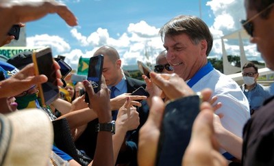 Prohíben a Bolsonaro hacer campañas contrarias al aislamiento social porque causarían un "daño irreparable"