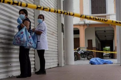 La ciudad de Guayaquil, desbordada, no puede ni enterrar a sus muertos