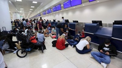 Son mil los paraguayos que quieren volver al país y muchos de ellos están esperando en aeropuertos