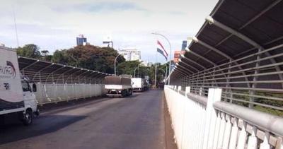 Denuncian falta de control a camiones en el Puente de la Amistad