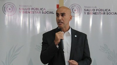 Salud ensaya remedios, amplía camas y compra bolsas mortuorias; afuera para muchos es un carnaval