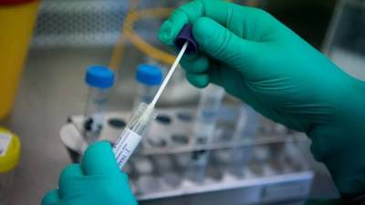 Una de las universidades más prestigiosas de los EE.UU. probará un tratamiento en los pacientes de coronavirus más graves