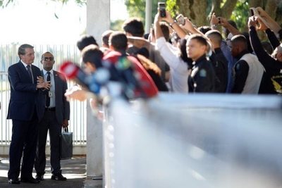 Bolsonaro comparó al virus con la lluvia y dijo que acabará “cuando el 70% esté infectado”