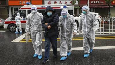 Wuhan se despide de los médicos que acudieron a luchar contra el coronavirus