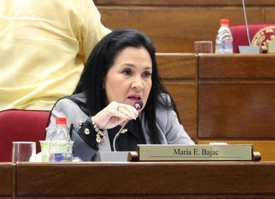 Bajac, o renuncia o pierde su investidura, pero de que se va, se va