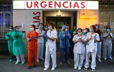 España reportó la menor cifra de muertes por coronavirus desde el 24 de marzo y redujo drásticamente los nuevos contagios