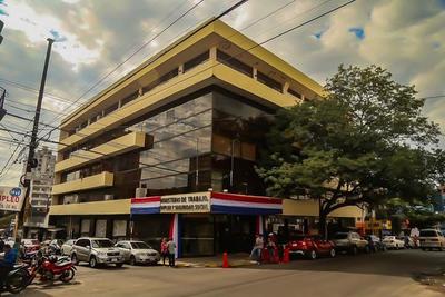 Ministerio de Trabajo habilita bolsa de empleo para unos 8 mil connacionales repatriados