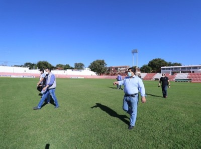 APF inspecciona canchas de tres clubes de Primera División