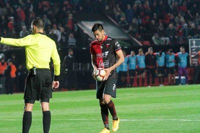 “Se hace largo el día”: así es la cuarentena de un futbolista en el 'Hotel Salud'