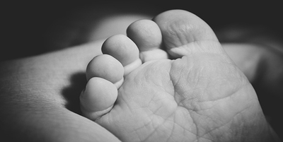 Bebé sudafricano de 2 días, entre las muertes más tempranas por COVID-19
