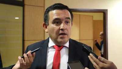 Senado aprueba voto de censura a Petta