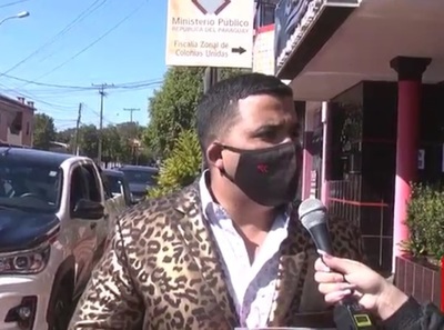 Abogado denuncia discriminación por parte de un fiscal por su traje de leopardo