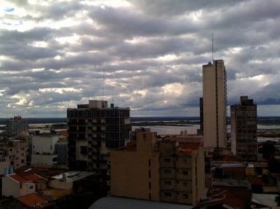 Anuncian ambiente fresco y precipitaciones para este domingo