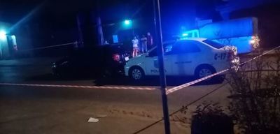 Padre de menor baleado aclara que no atropelló la barrera policial: "Jugaron a matar, tiene 6 disparos mi auto