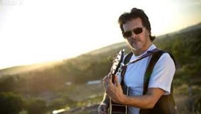 "Saciarme en ti": La nueva canción romántica de Emilio García
