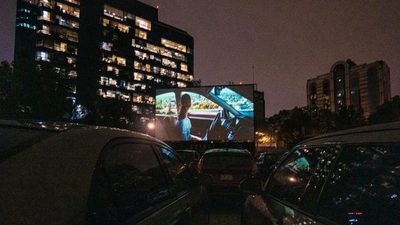 México inicia la reapertura de los espectáculos con un autocine