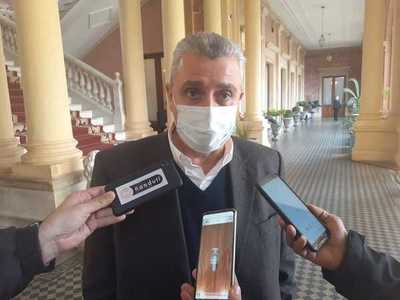 Villamayor considera que Mazzoleni tiene desgaste administrativo, pero no así en su política de salud